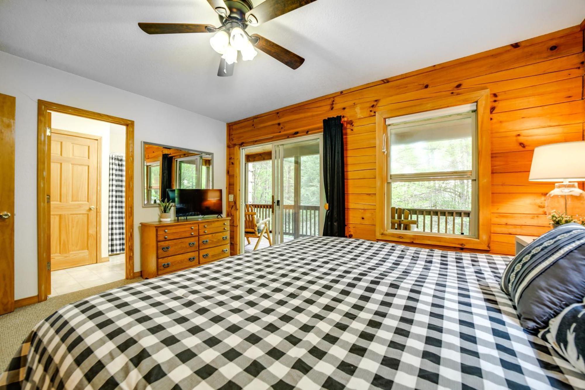 Peaceful Smoky Mountain Cabin With Deck And Fire Pit! Вейнсвілл Екстер'єр фото