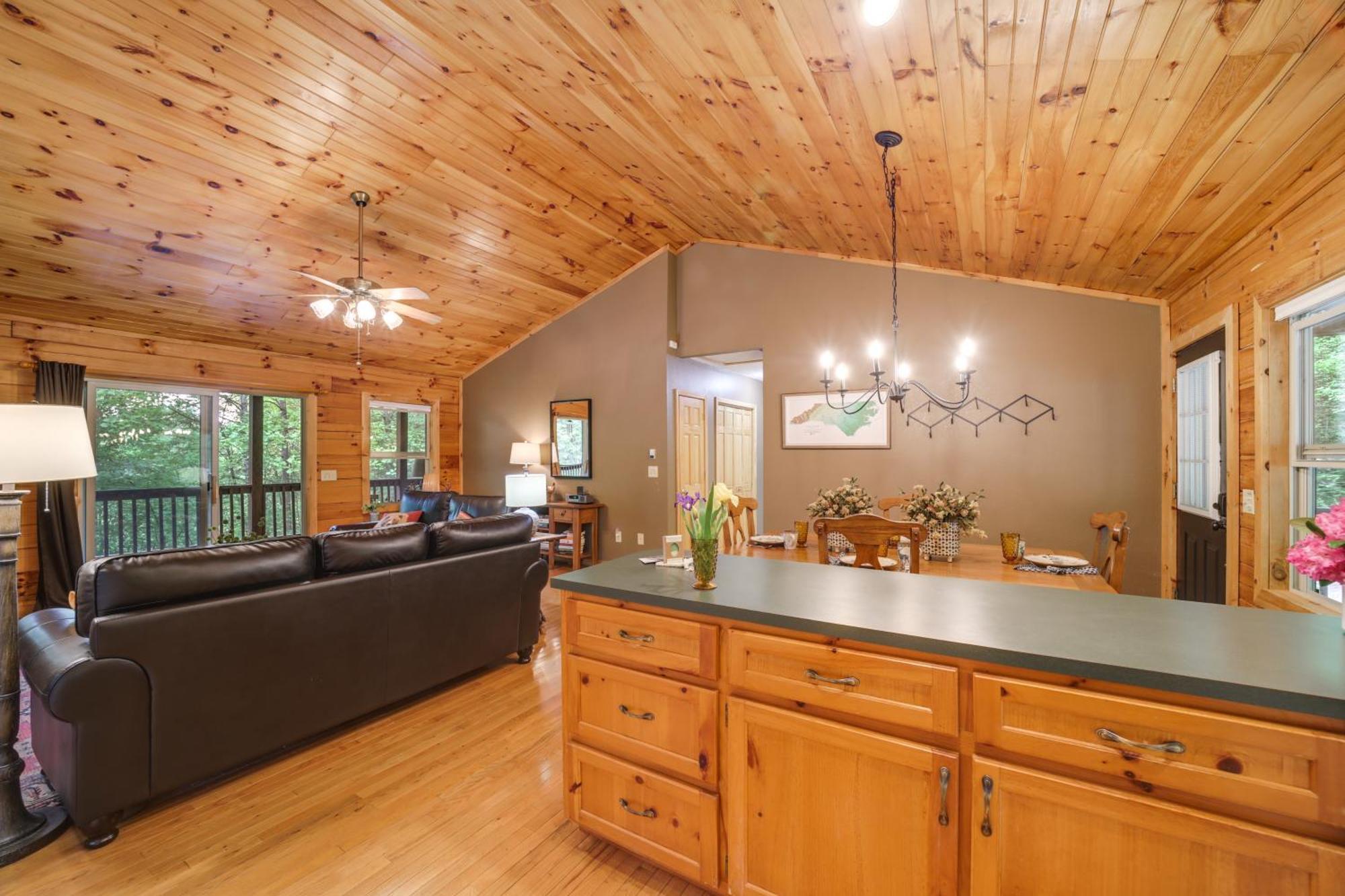Peaceful Smoky Mountain Cabin With Deck And Fire Pit! Вейнсвілл Екстер'єр фото