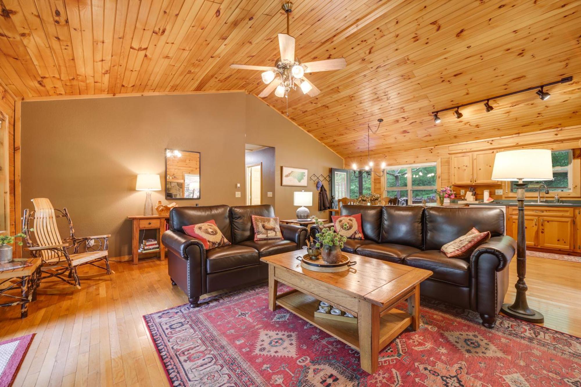 Peaceful Smoky Mountain Cabin With Deck And Fire Pit! Вейнсвілл Екстер'єр фото