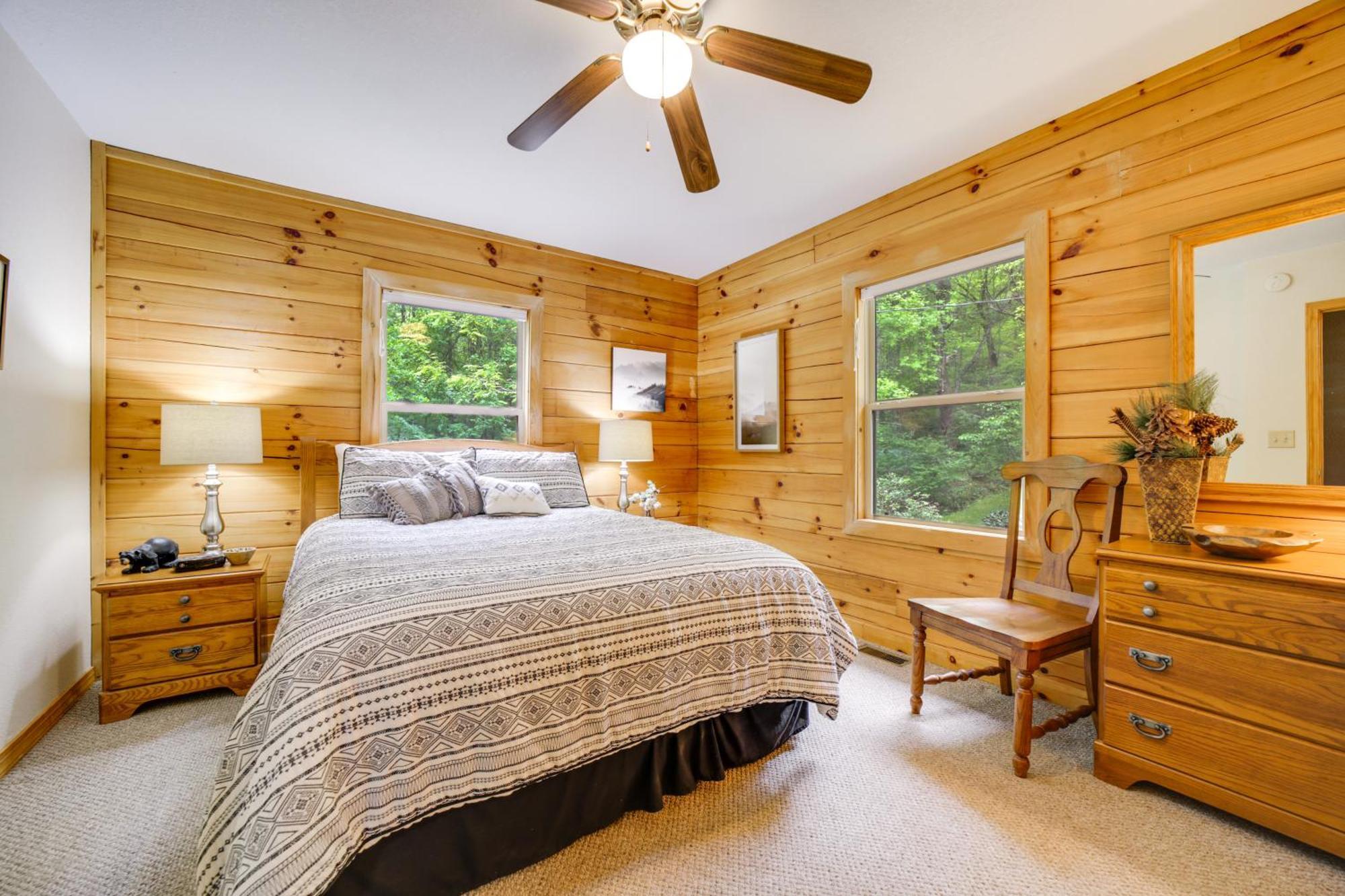 Peaceful Smoky Mountain Cabin With Deck And Fire Pit! Вейнсвілл Екстер'єр фото