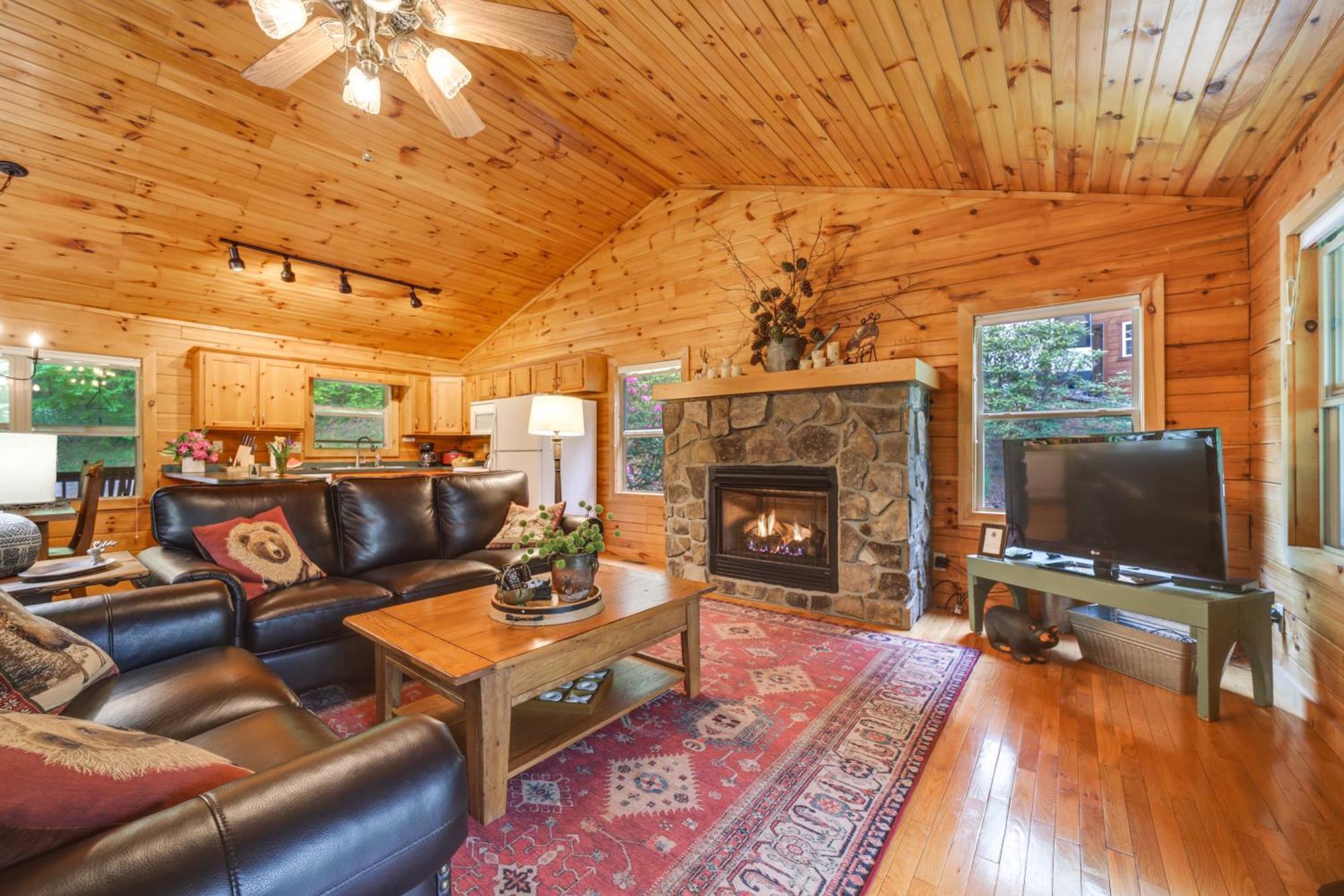 Peaceful Smoky Mountain Cabin With Deck And Fire Pit! Вейнсвілл Екстер'єр фото