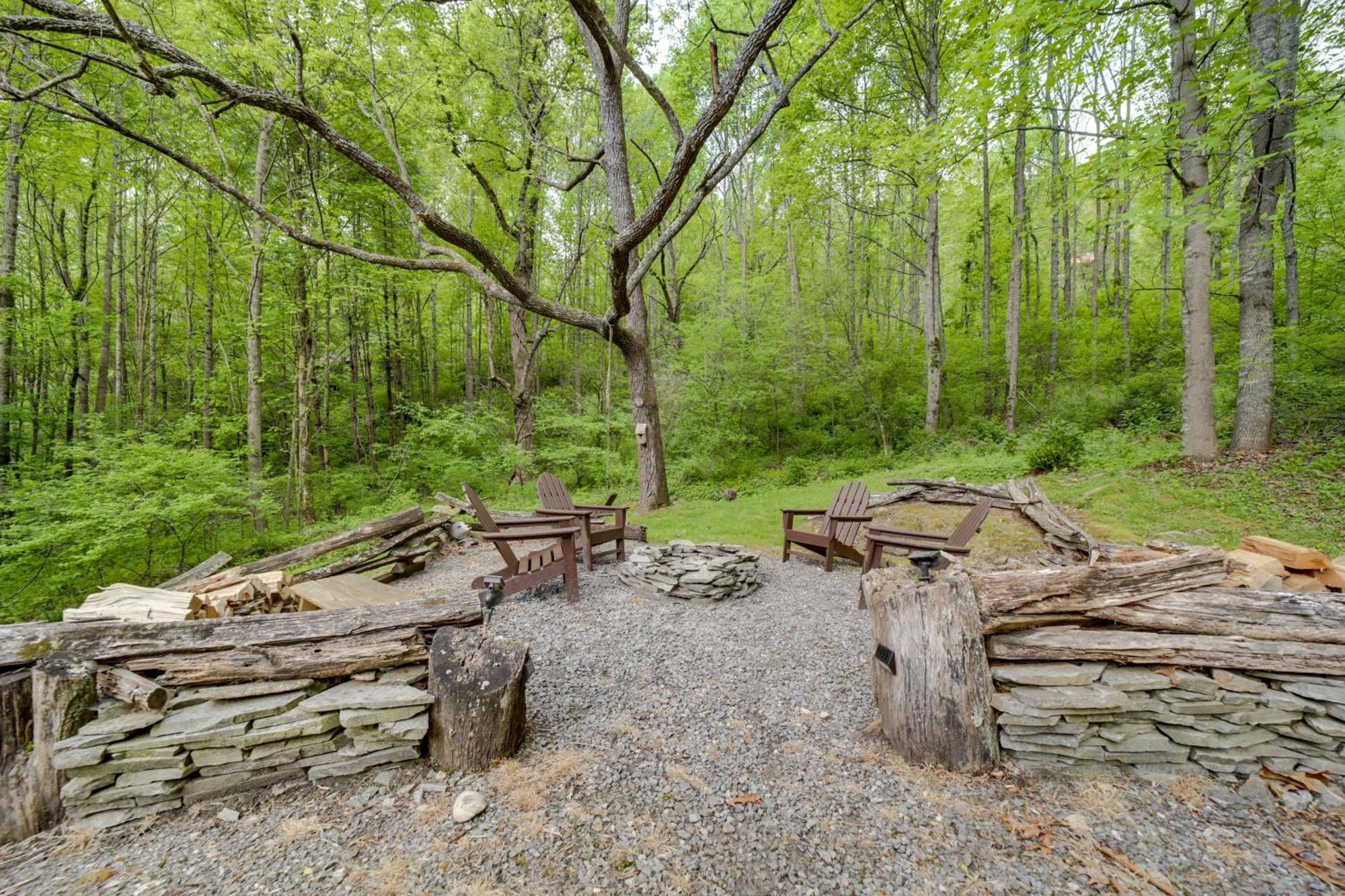 Peaceful Smoky Mountain Cabin With Deck And Fire Pit! Вейнсвілл Екстер'єр фото