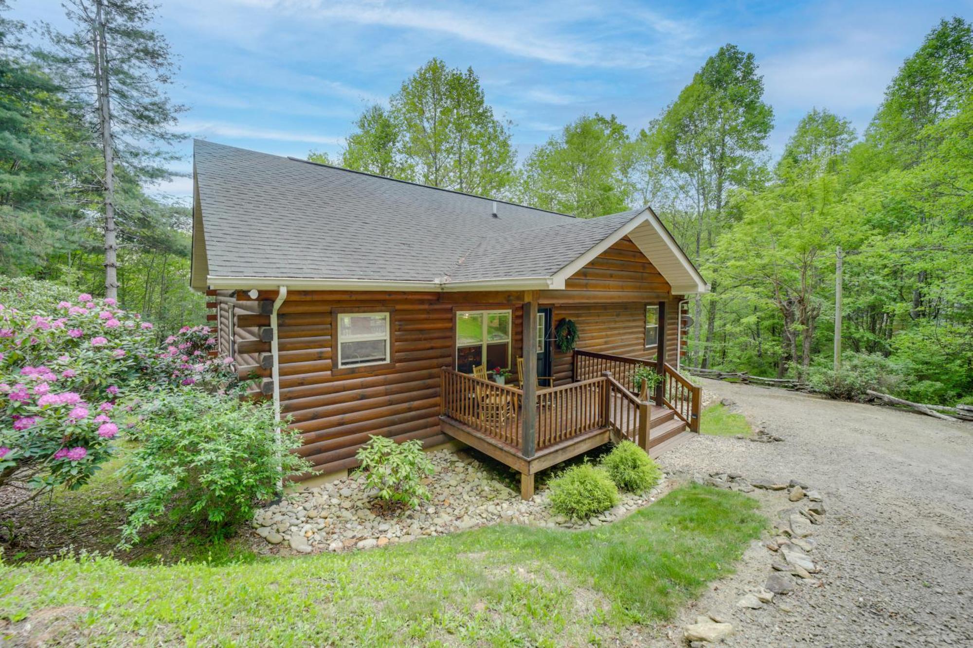 Peaceful Smoky Mountain Cabin With Deck And Fire Pit! Вейнсвілл Екстер'єр фото