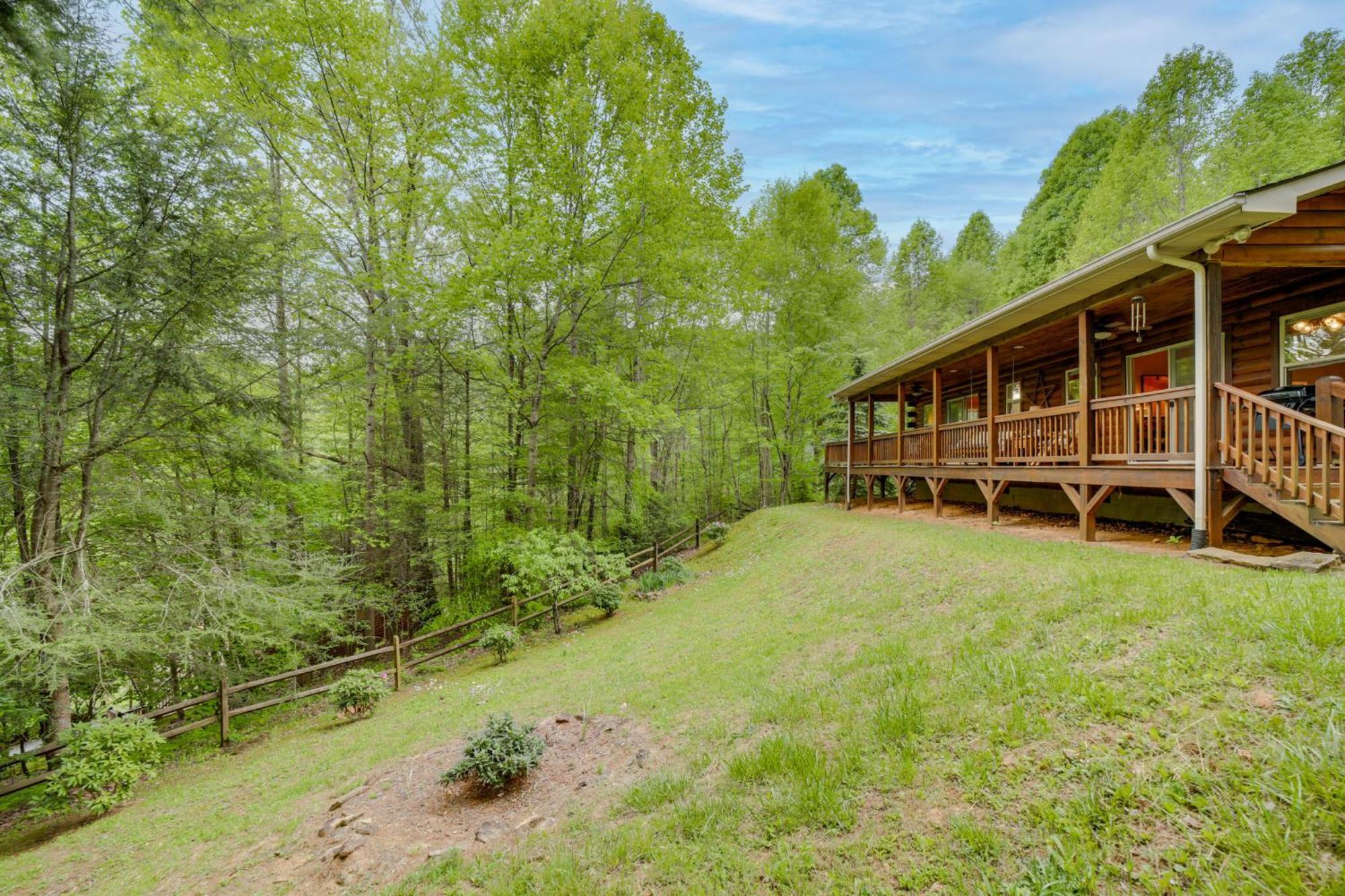 Peaceful Smoky Mountain Cabin With Deck And Fire Pit! Вейнсвілл Екстер'єр фото