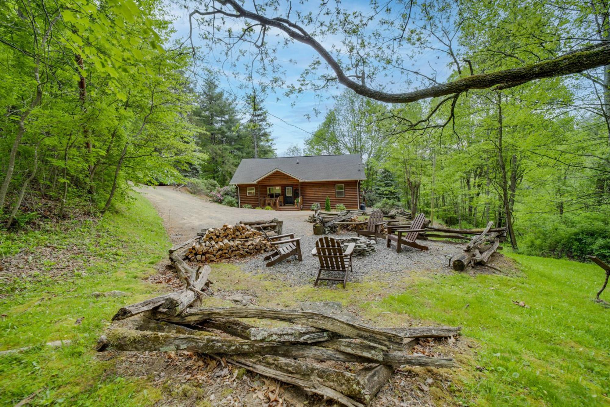 Peaceful Smoky Mountain Cabin With Deck And Fire Pit! Вейнсвілл Екстер'єр фото