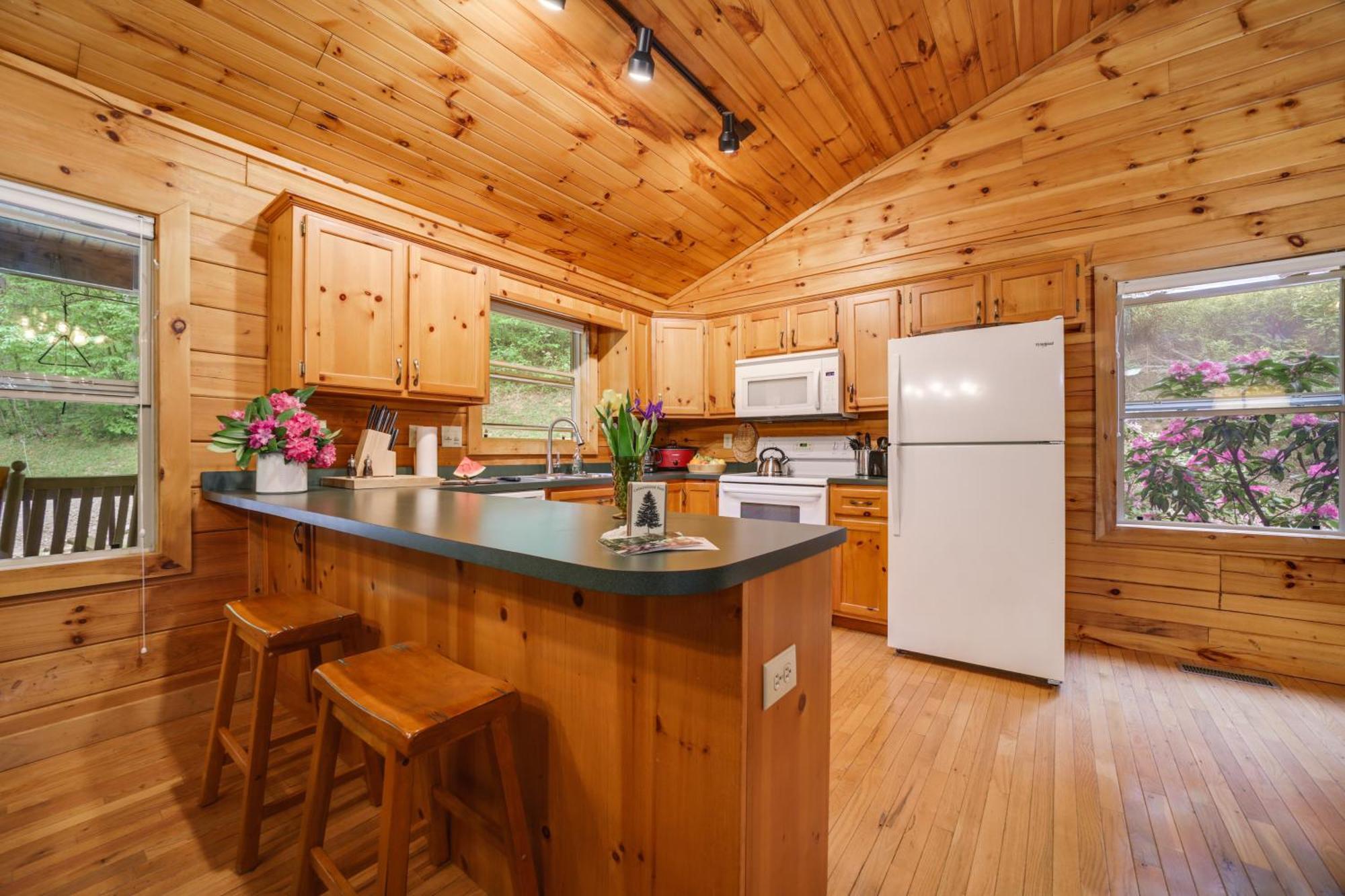 Peaceful Smoky Mountain Cabin With Deck And Fire Pit! Вейнсвілл Екстер'єр фото